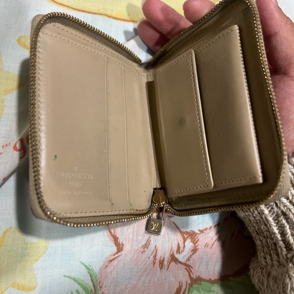 Louis V Mini Wallet - Picture 5 of 5